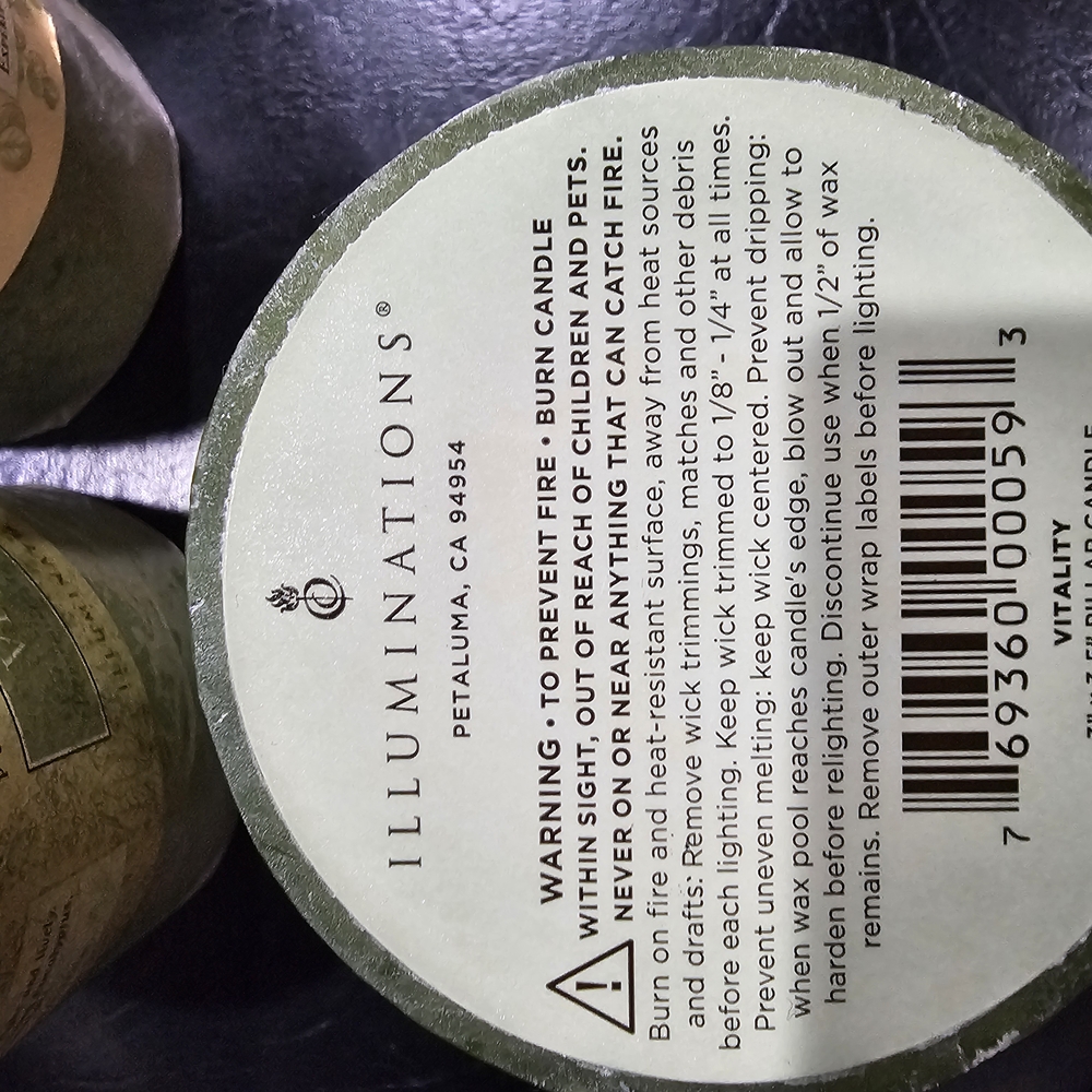 Illuminations Green Candle